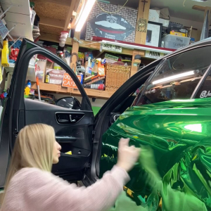 Ultra Gloss Green Chrome - Aura Vinyl